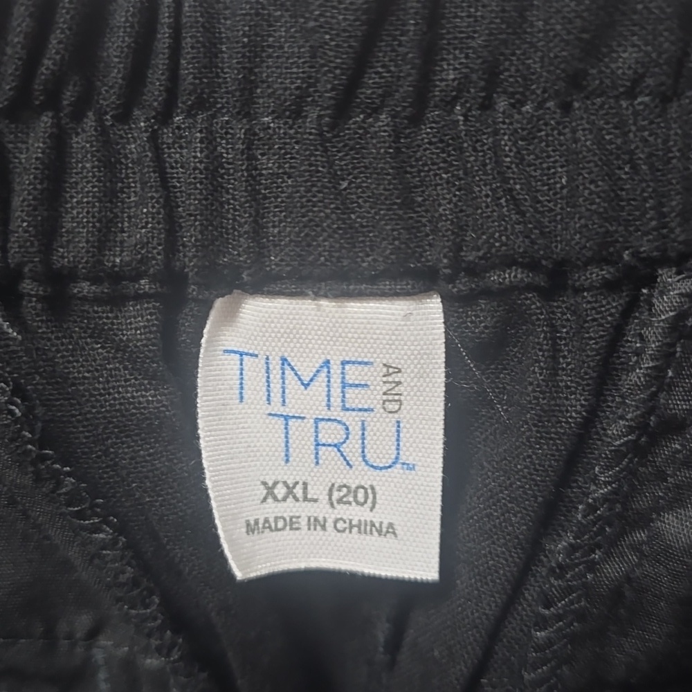 Time and Tru Women's Black Flat Front Shorts - Picture 6 of 8